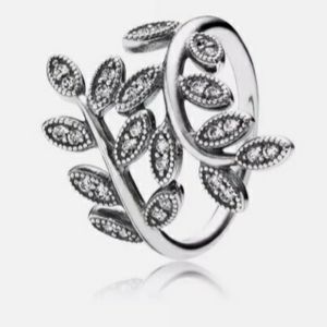 Pandora Ring IF BUY 6 OR MORE ITEMS GET A DISCOUNTS